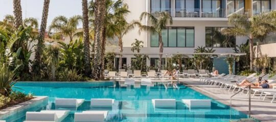 Aqua Hotel Silhouette & Spa (logies/ontbijt) - adults only