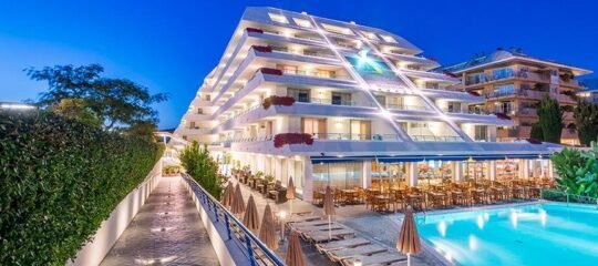 Ontdek Hotel Montemar, een schitterend hotel gelegen aan de boulevard van Santa Susanna op ca. 150m van het strand.