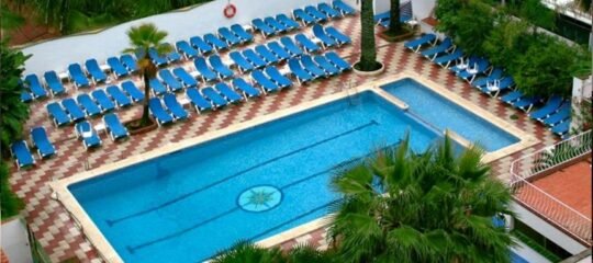 Ontdek Hotel Rosa Nautica, een gezellig 3-sterrenhotel op 100 meter van het strand en aan het begin van de boulevard en het oude centrum van Malgrat de Mar. Boek nu en geniet van de nabijheid van winkels, restaurants en bars!