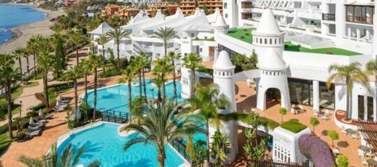 Hotel H10 Estepona Palace - logies & ontbijt