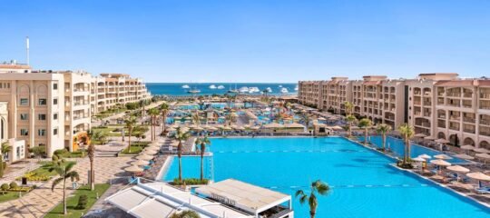 Pickalbatros White Beach Resort