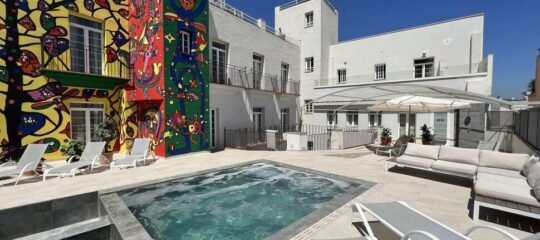 Artmadams Hotel
