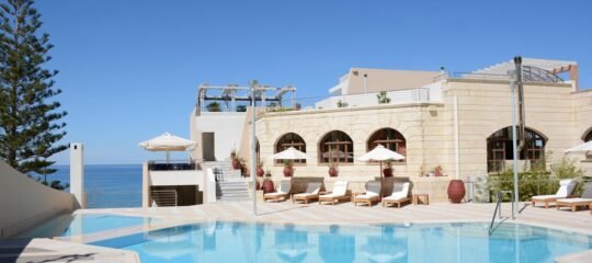 Macaris Suites & Spa